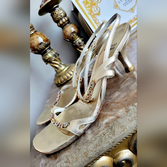 Stuart Weitzman Crystal/Rhinestone Embellished Sandal Kitten Heel PlatinumGold 7 - Picture 2 of 16
